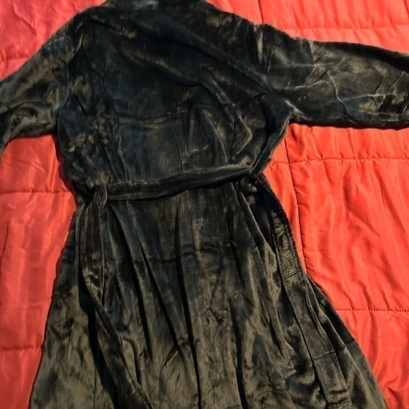 Las Vegas Raiders Silk Touch Robe - Picture 7 of 9